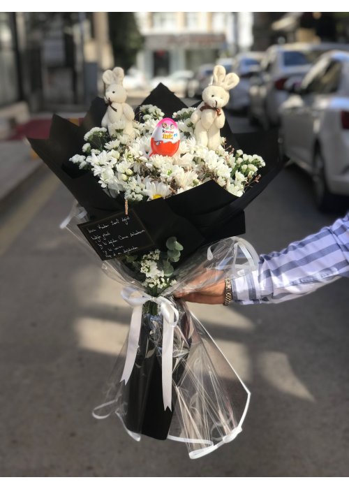Bir kadının gülüşü,bir çiçeğin sabah güneşiyle doğması gibidir❤️